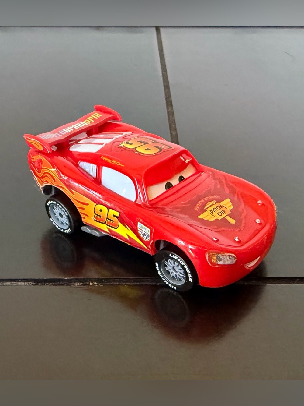 Disney Pixar Cars 2 Quick Changers Ka-Chow Lightning McQueen Plastic 1:55 scale